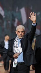 نحن هنا عائلة كل شخص لها راية 1